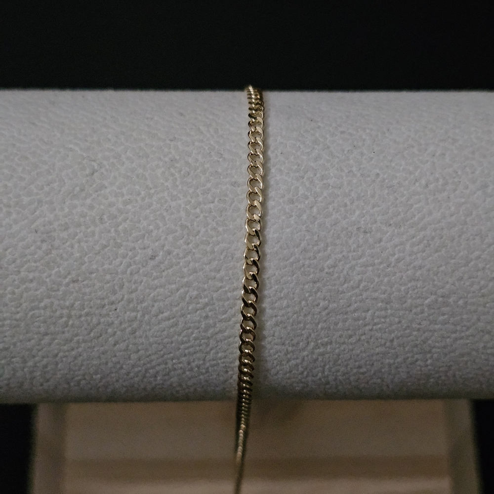 Elegant Gold Chain Bracelet - Picture 2 of 6